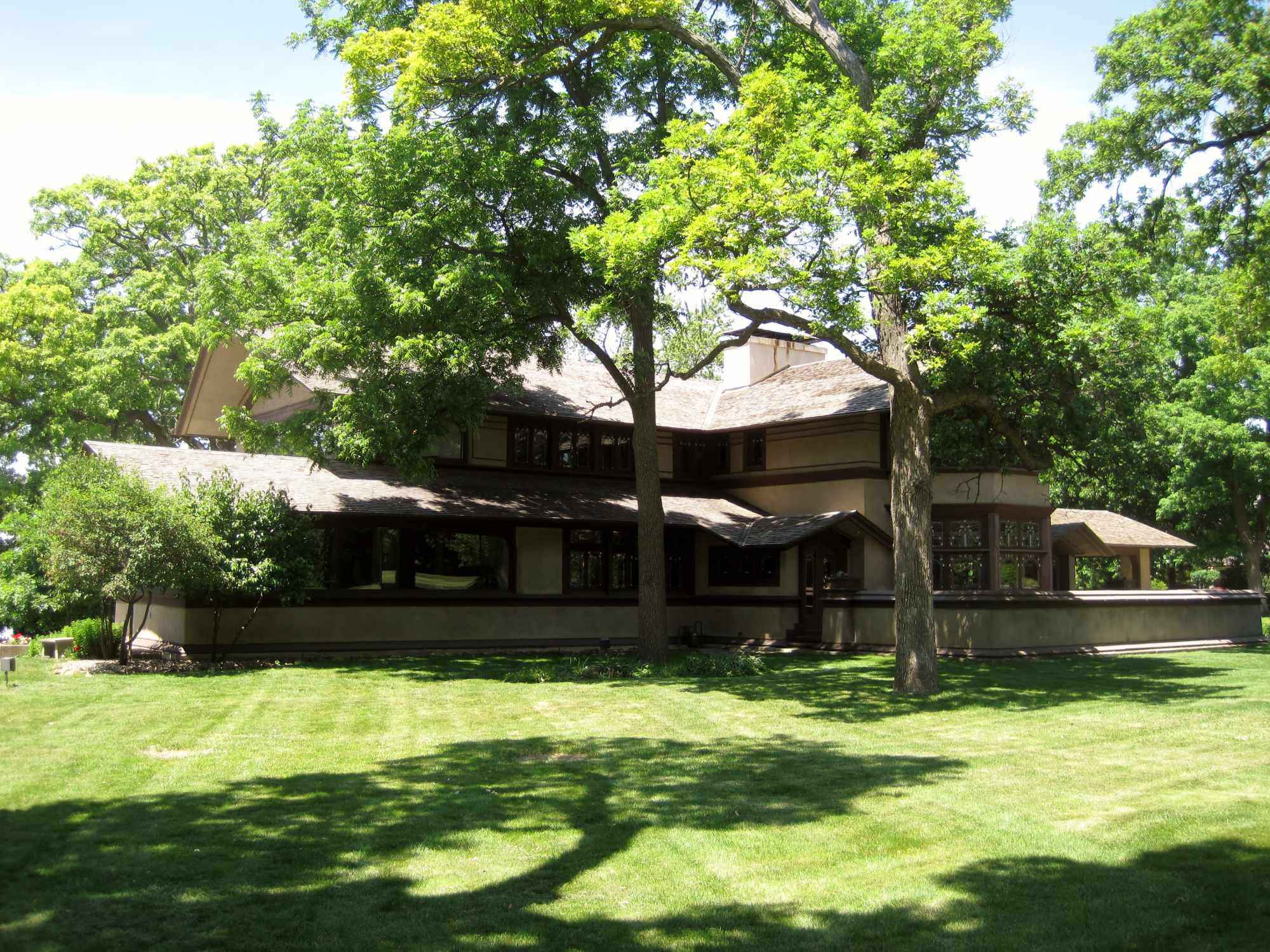 The B. Harley Bradley House, a 1900 Frank Lloyd Wright Prairie-style home, under mature oaks